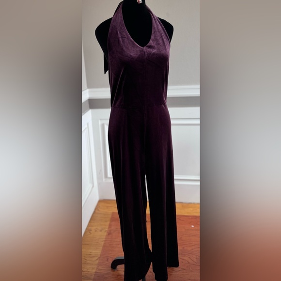 Laundry by Shelli Segal velvet one piece holiday jumpsuit (small) - Picture 2 of 8